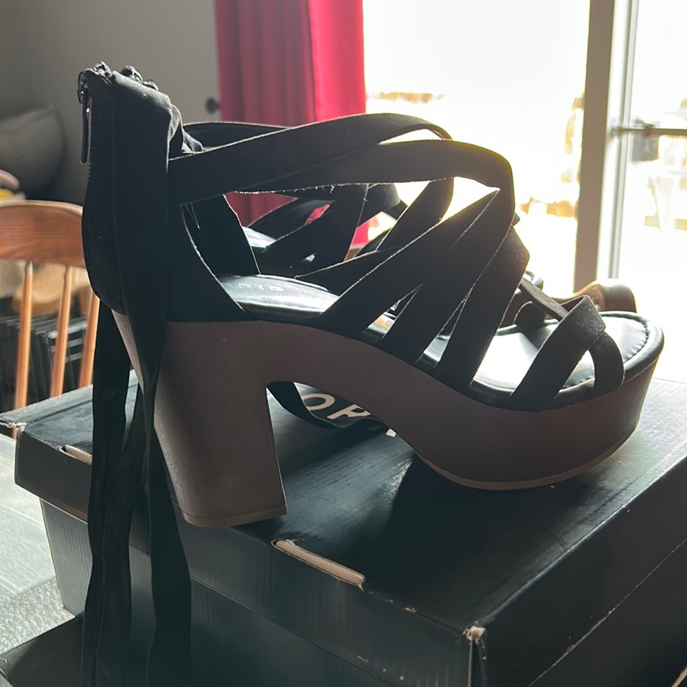 NWT Scrappy Heels